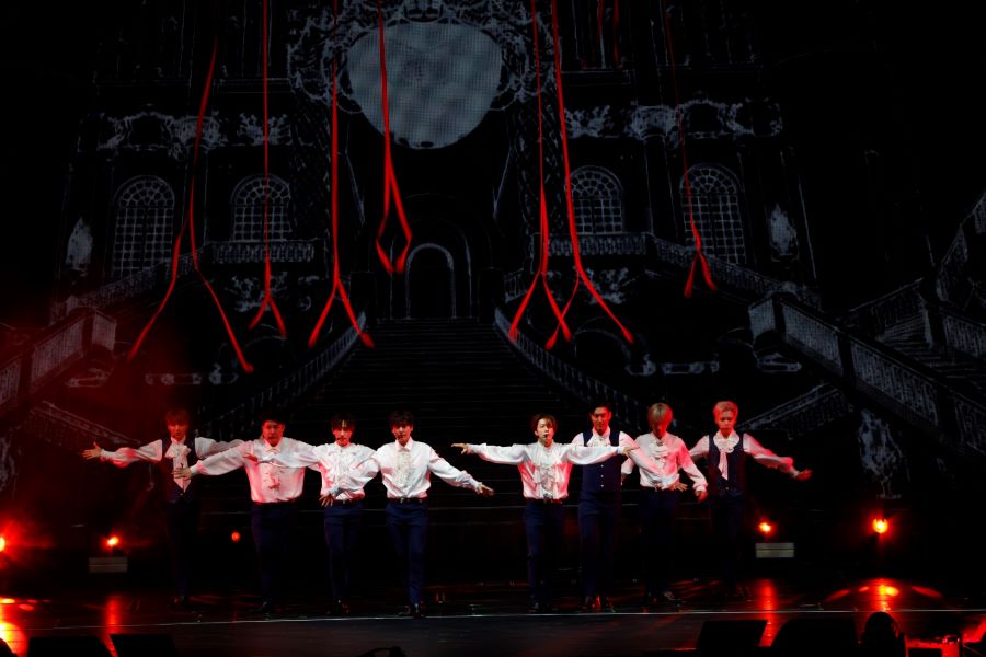 SUPER JUNIOR日本巨蛋单独演唱会盛况空前，印证了不变的人气！